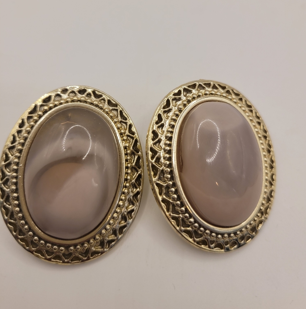 Vintage Gold and Cream Oval Earrings